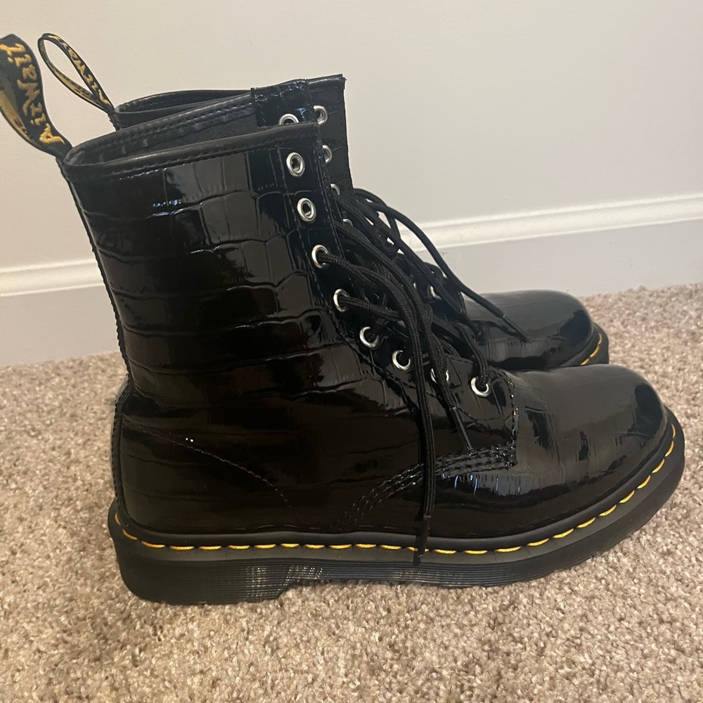 Dr Martens Croc 1460 Croc Patent Lamper
